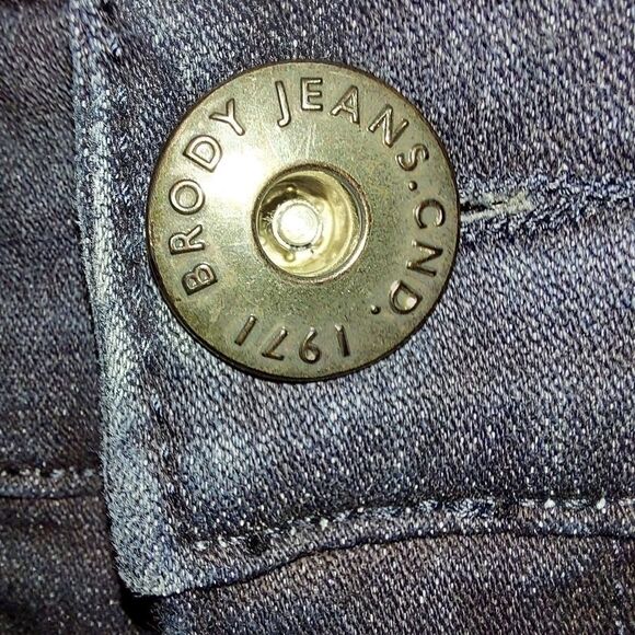 BRODY CAPRIS - Picture 5 of 10